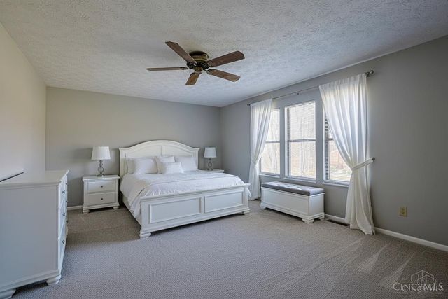 18 Oakwood Court, Springdale, OH 45246