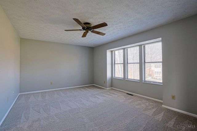 18 Oakwood Court, Springdale, OH 45246