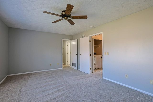 18 Oakwood Court, Springdale, OH 45246