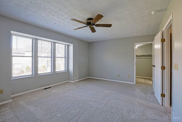 18 Oakwood Court, Springdale, OH 45246