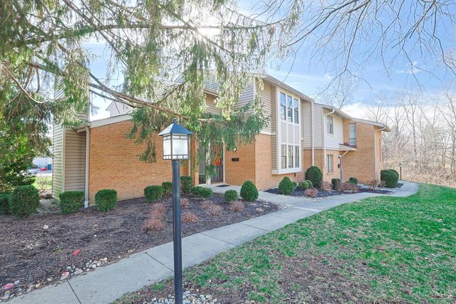 18 Oakwood Court, Springdale, OH 45246