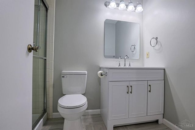 18 Oakwood Court, Springdale, OH 45246