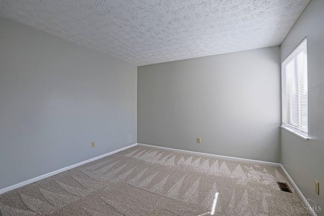 18 Oakwood Court, Springdale, OH 45246