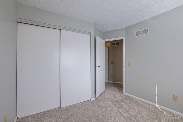 18 Oakwood Court, Springdale, OH 45246