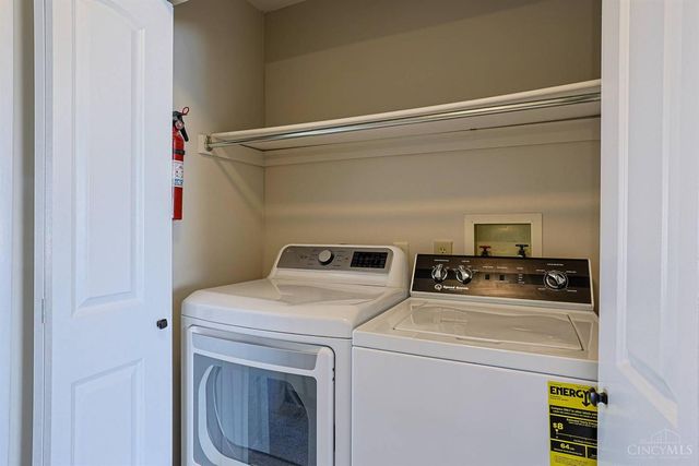 18 Oakwood Court, Springdale, OH 45246