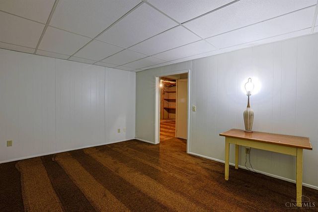 18 Oakwood Court, Springdale, OH 45246