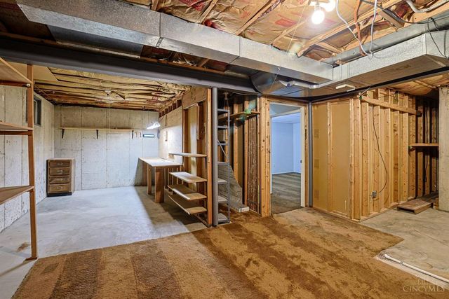 18 Oakwood Court, Springdale, OH 45246