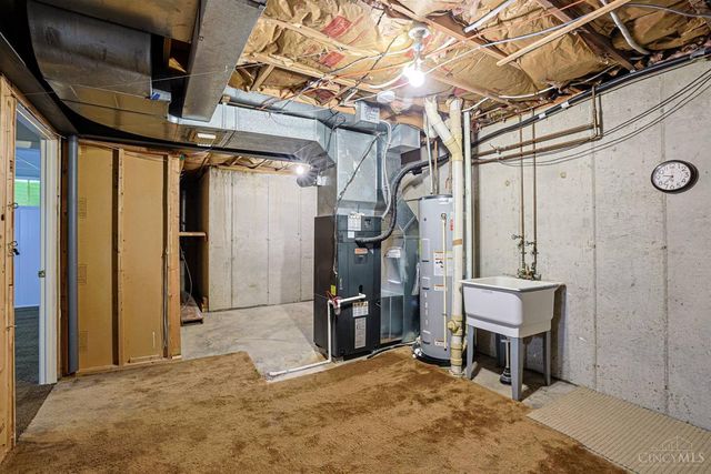 18 Oakwood Court, Springdale, OH 45246