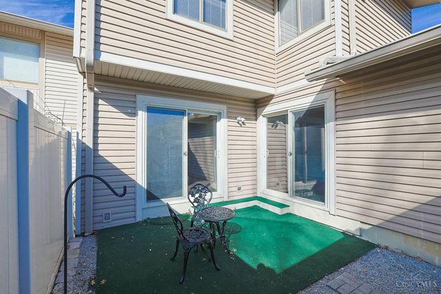 18 Oakwood Court, Springdale, OH 45246