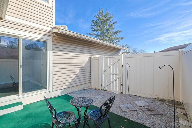 18 Oakwood Court, Springdale, OH 45246