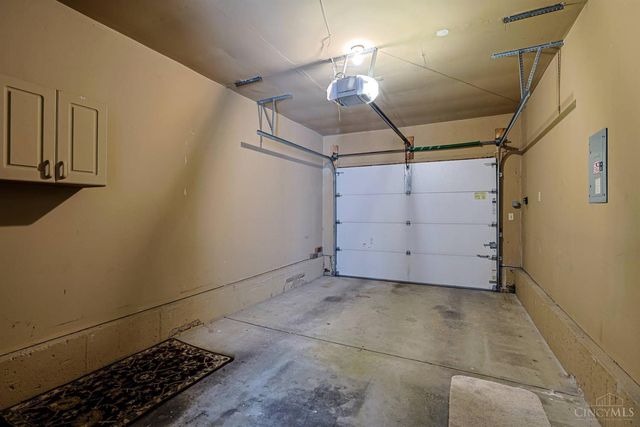 18 Oakwood Court, Springdale, OH 45246