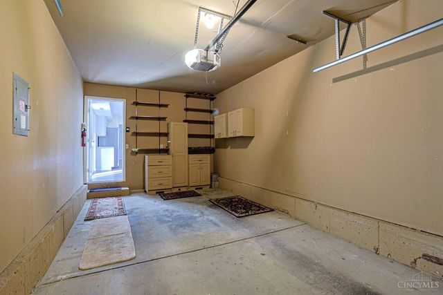 18 Oakwood Court, Springdale, OH 45246