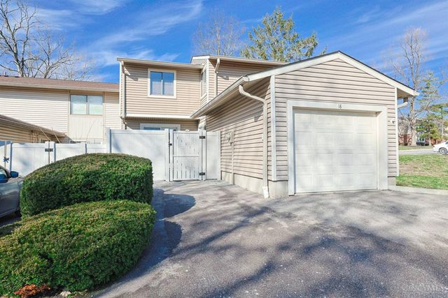 18 Oakwood Court, Springdale, OH 45246