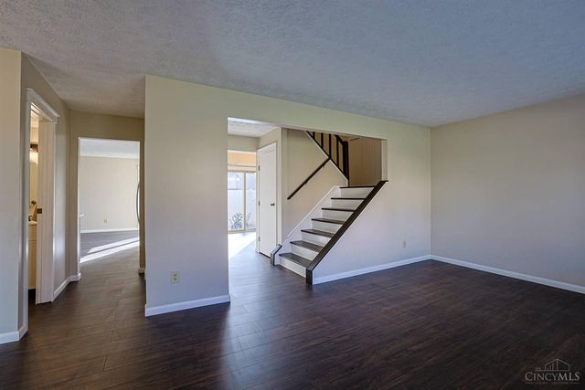 18 Oakwood Court, Springdale, OH 45246