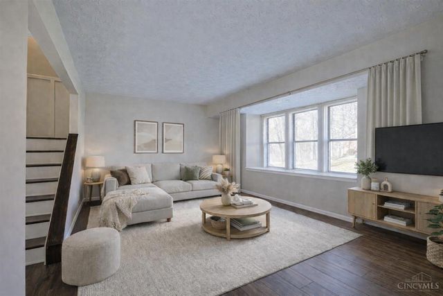 18 Oakwood Court, Springdale, OH 45246