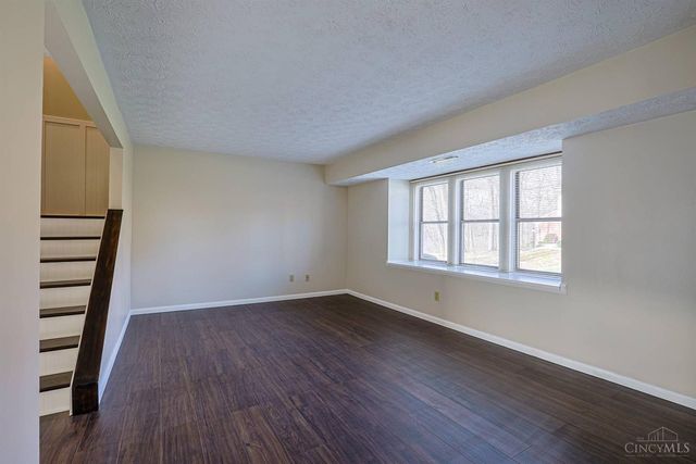 18 Oakwood Court, Springdale, OH 45246