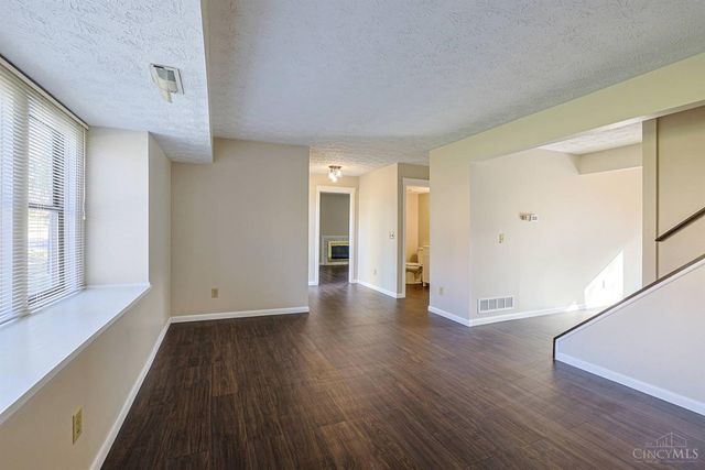 18 Oakwood Court, Springdale, OH 45246