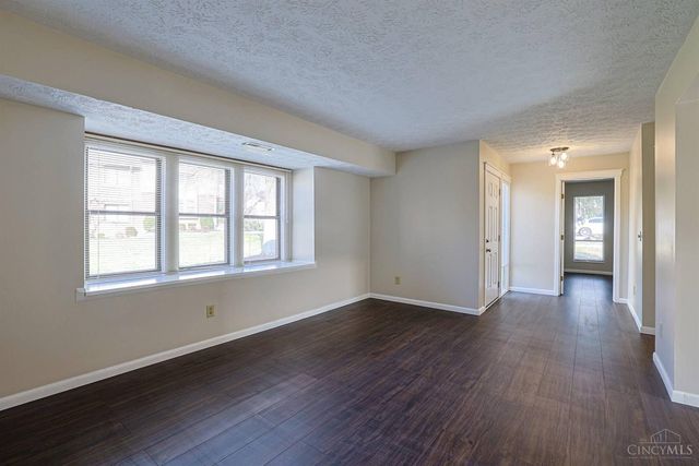 18 Oakwood Court, Springdale, OH 45246