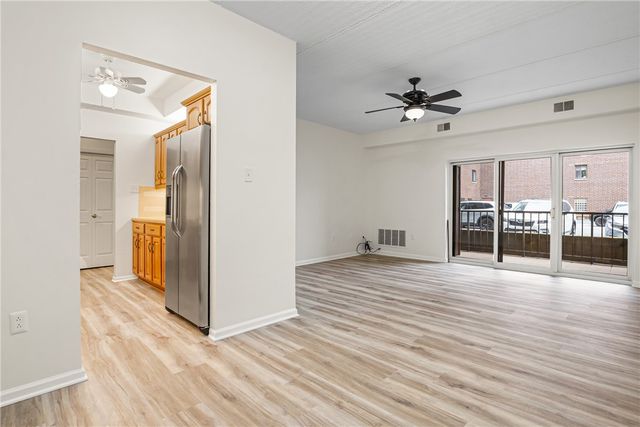 5600 Munhall Rd 201, Squirrel Hill, PA 15217