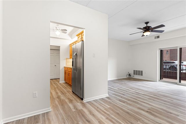 5600 Munhall Rd 201, Squirrel Hill, PA 15217