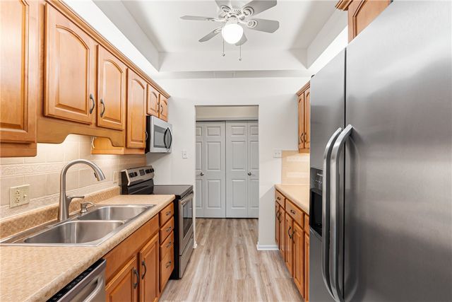 5600 Munhall Rd 201, Squirrel Hill, PA 15217