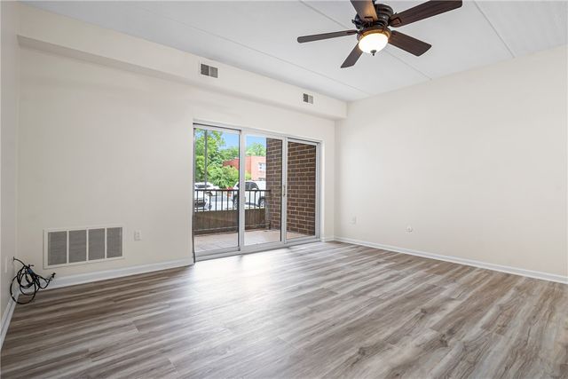 5600 Munhall Rd 201, Squirrel Hill, PA 15217