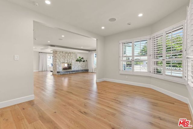 4102 S Cloverdale Avenue, Los Angeles, CA 90008