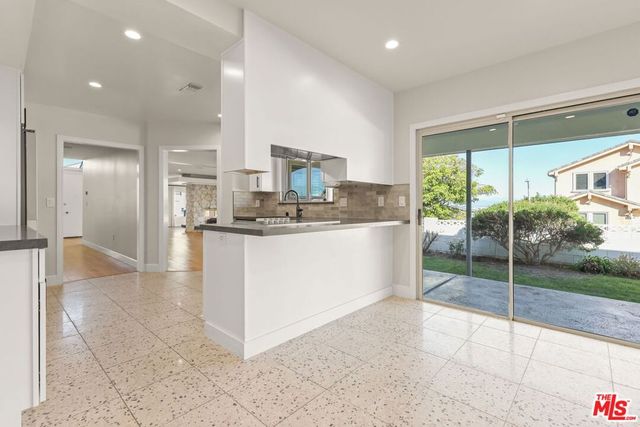 4102 S Cloverdale Avenue, Los Angeles, CA 90008