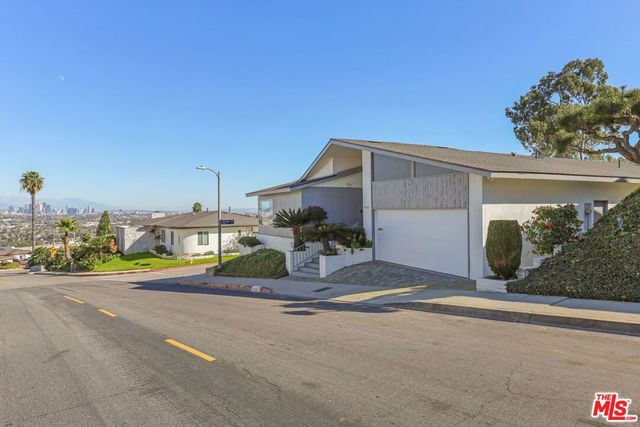 4102 S Cloverdale Avenue, Los Angeles, CA 90008