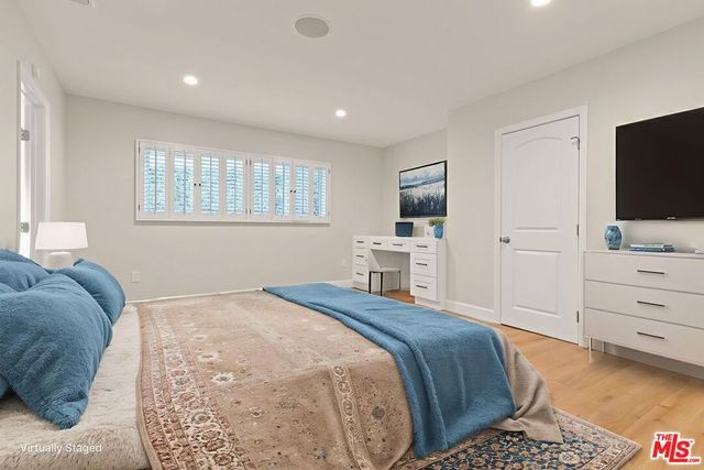 4102 S Cloverdale Avenue, Los Angeles, CA 90008