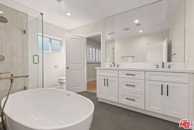 4102 S Cloverdale Avenue, Los Angeles, CA 90008