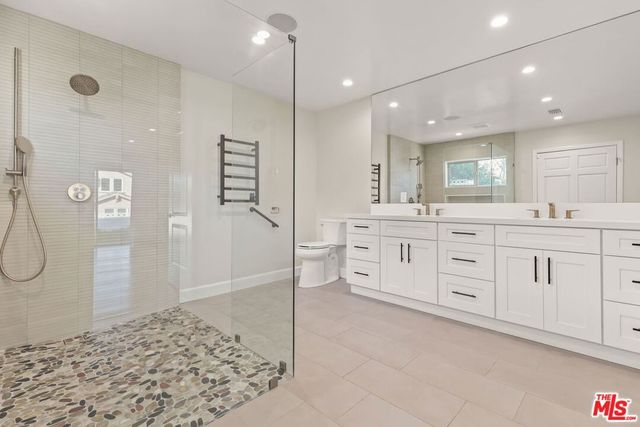 4102 S Cloverdale Avenue, Los Angeles, CA 90008