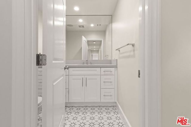 4102 S Cloverdale Avenue, Los Angeles, CA 90008