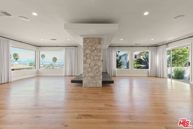 4102 S Cloverdale Avenue, Los Angeles, CA 90008