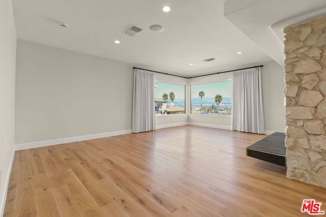 4102 S Cloverdale Avenue, Los Angeles, CA 90008