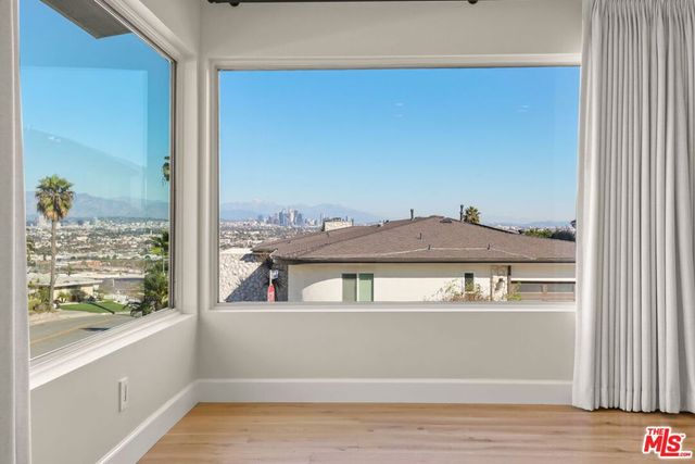 4102 S Cloverdale Avenue, Los Angeles, CA 90008