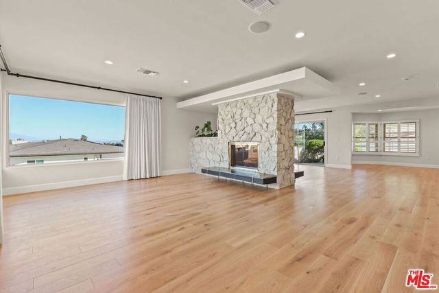 4102 S Cloverdale Avenue, Los Angeles, CA 90008