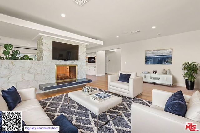 4102 S Cloverdale Avenue, Los Angeles, CA 90008