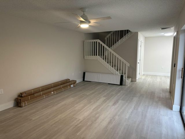 7307 73rd Way, West Palm Beach, FL 33407