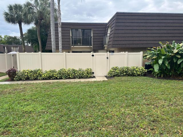 7307 73rd Way, West Palm Beach, FL 33407