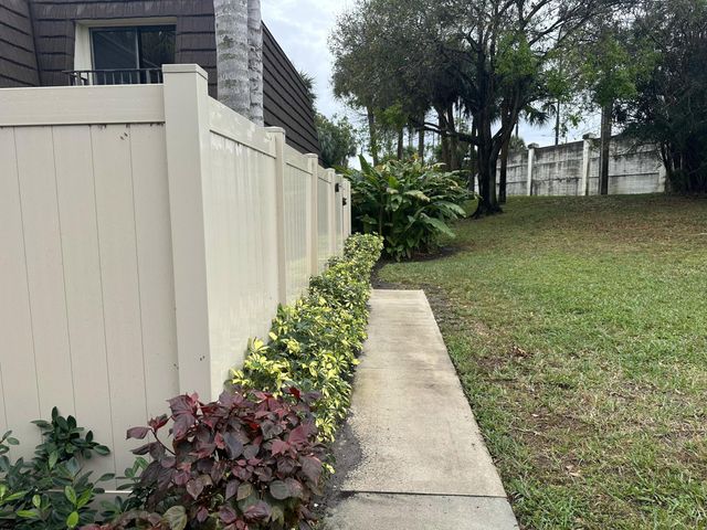 7307 73rd Way, West Palm Beach, FL 33407