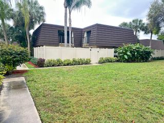 7307 73rd Way, West Palm Beach, FL 33407