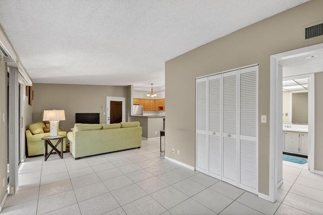 15488 Lakes Of Delray Boulevard 207, Delray Beach, FL 33484