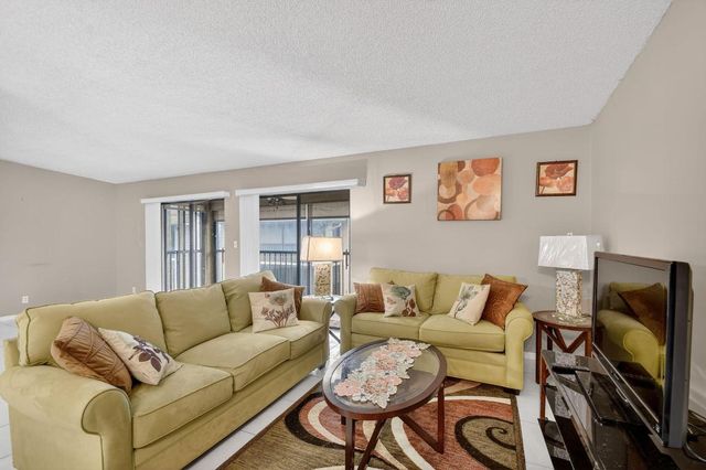 15488 Lakes Of Delray Boulevard 207, Delray Beach, FL 33484