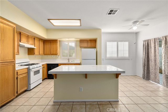 45641 Knightsbridge Street, Lancaster, CA 93534