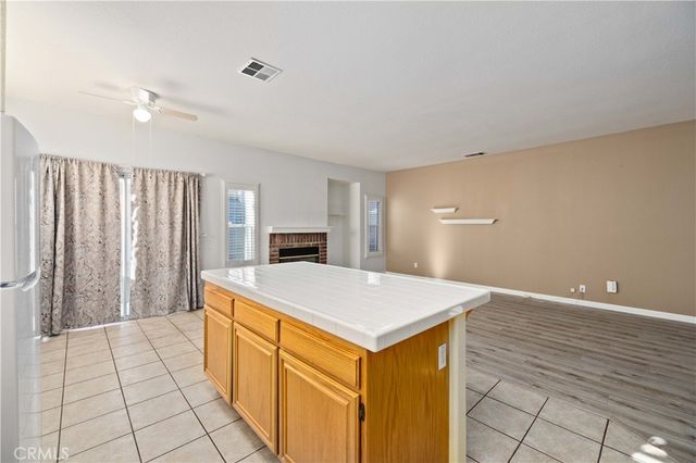 45641 Knightsbridge Street, Lancaster, CA 93534