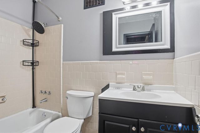 117 Homestead Dr, Colonial Heights, VA 23834