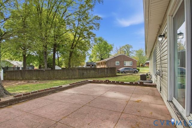 117 Homestead Dr, Colonial Heights, VA 23834