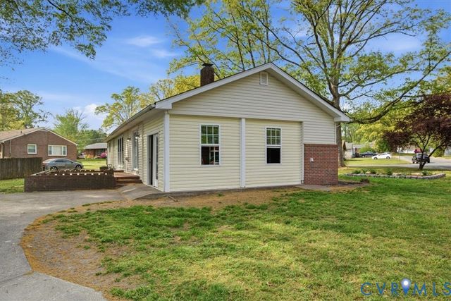 117 Homestead Dr, Colonial Heights, VA 23834