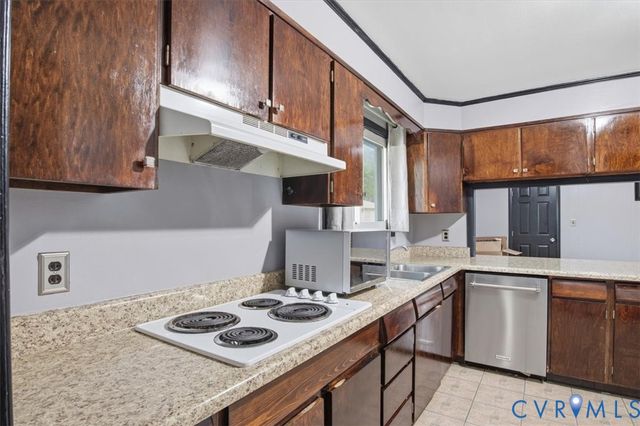 117 Homestead Dr, Colonial Heights, VA 23834